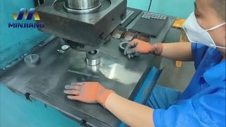 Flujo de proceso de herramientas de corte de carburo cementado｜Episodio 5 · Compactación con prensa eléctrica